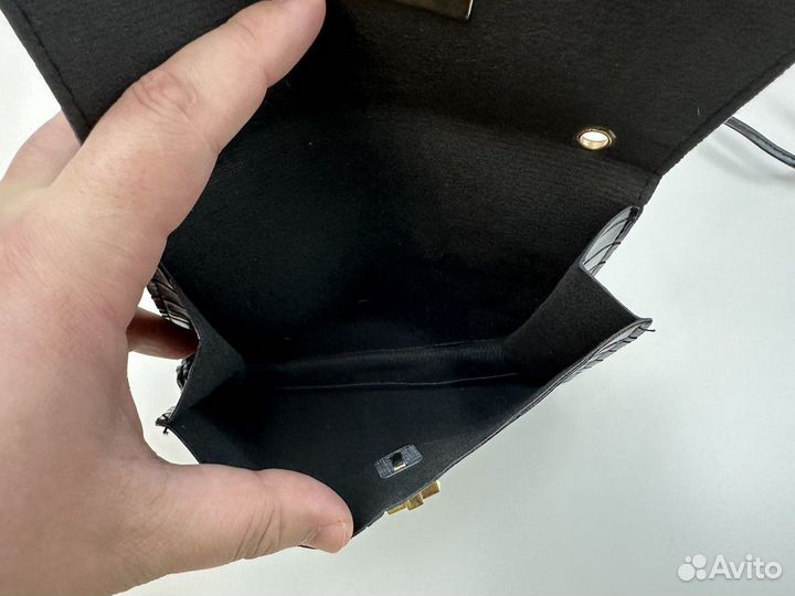 Женская сумка-клатч с крокодиловым узором