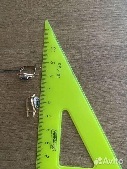 Золотые серьги с сапфиром и бриллиантами