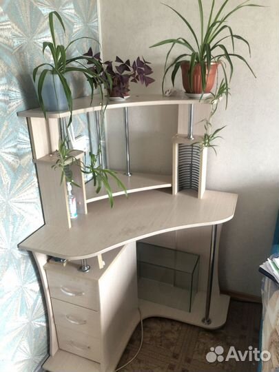 Компьютерный стол