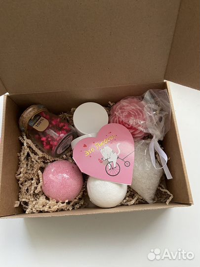 Подарочный набор для девушки на 8 марта