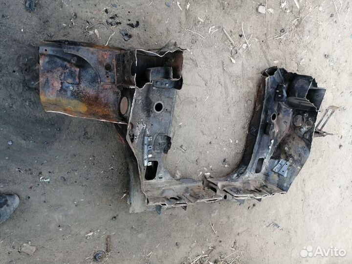 Стойка с коробом для Great Wall Hover 2005-2010