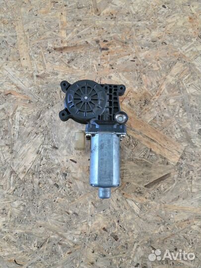 Моторчик стеклоподъемника Land Rover Discovery III