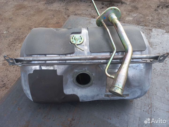 Топливный бак toyota(cresta,chaser,mark2) 100