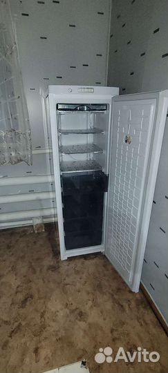 Продаю морозильник бу и полки