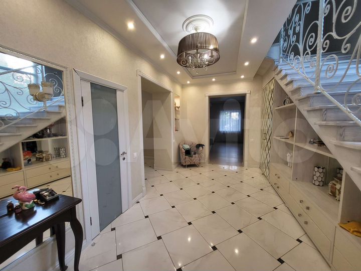 Дом 389,5 м² на участке 12 сот.