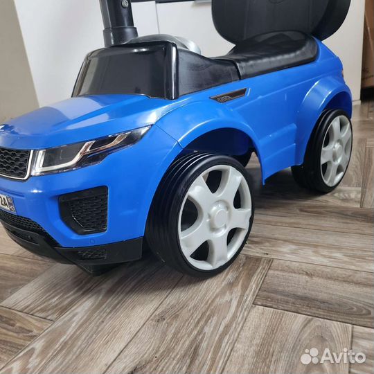 Детская машинка каталка с ручкой
