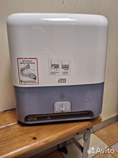 Диспенсер для салфеток Tork