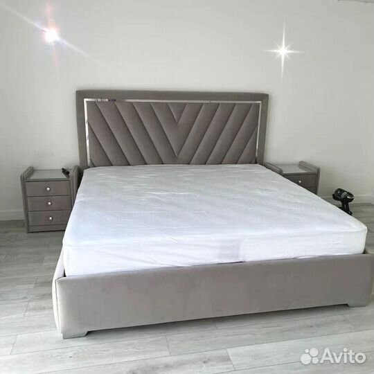 Кровать с изголовьем