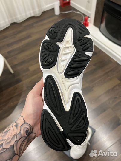 Кроссовки adidas ozweego