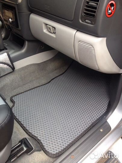 Коврики в салон для Mitsubishi Pajero. Новые
