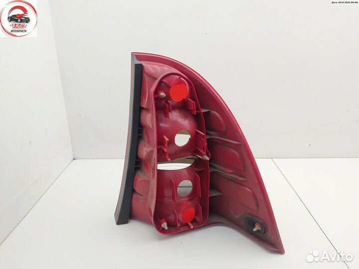 Фонарь задний левый б/у Mercedes W203 (C) 2038201164