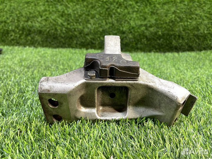 Подушка двигателя передняя левая Toyota