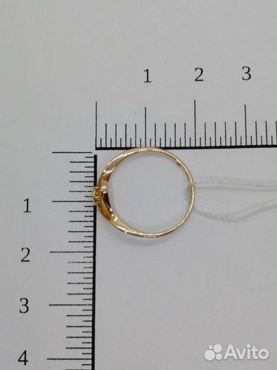 Золотое кольцо с бриллиантом 16,5р