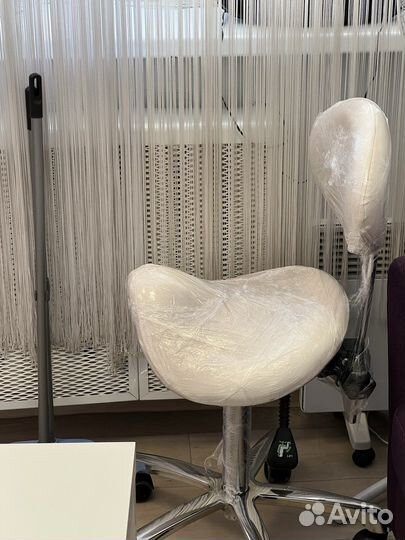 Ортопедический стул-седло со спинкой для мастера