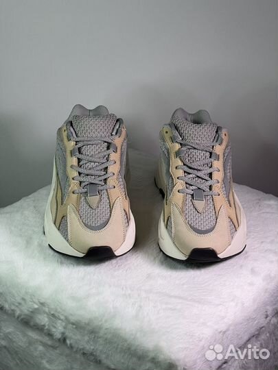 Кроссовки Adidas Yeezy Boost 700 V2 Cream