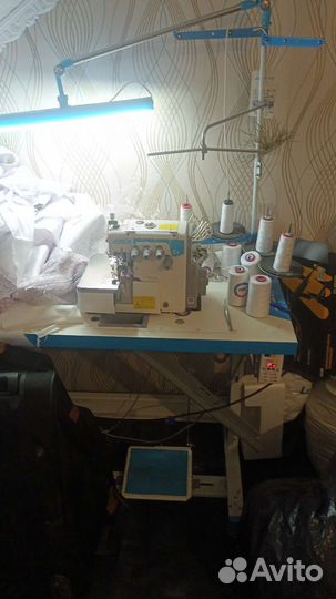 Швейная машинка оверлок