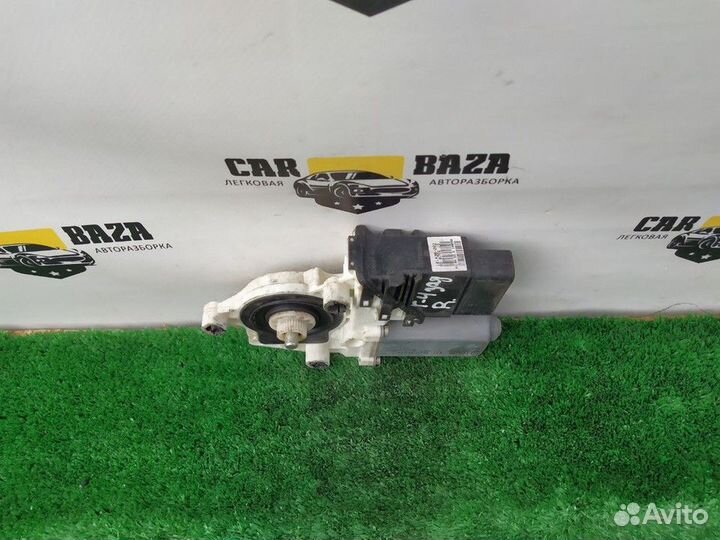 Моторчик стеклоподъемника задний правый