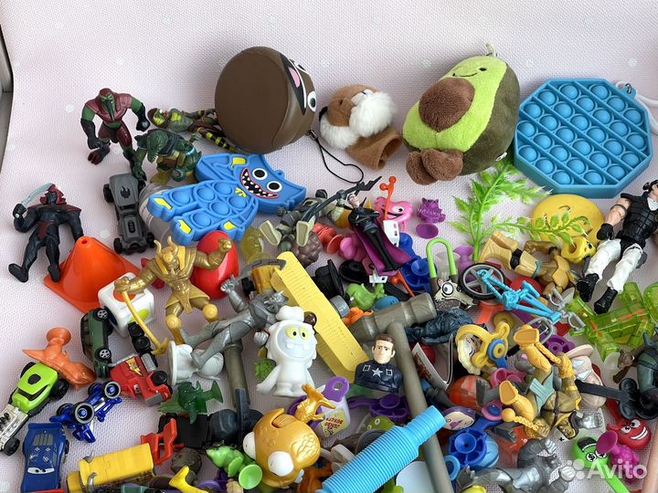 Игрушки пакетом Marvel, DC, Hasbro, Kinder