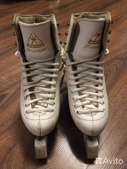 Деткие профессиональные фигурные коньки 28-30 р-р