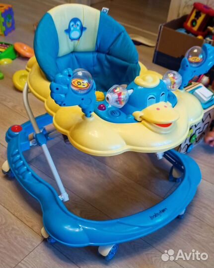 Ходунки детские babyton и пакет с игрушками