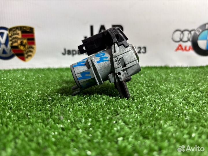 Личинка замка двери передняя правая Mercedes-Benz