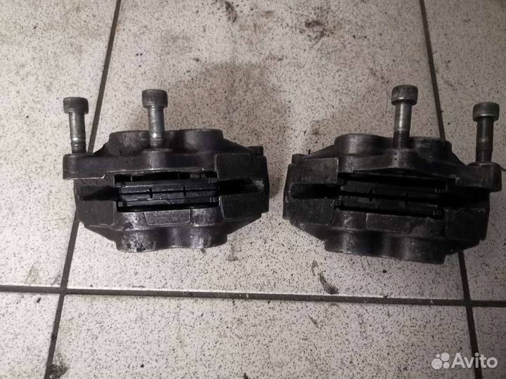 Суппорт передний Kawasaki ZZR 400 1