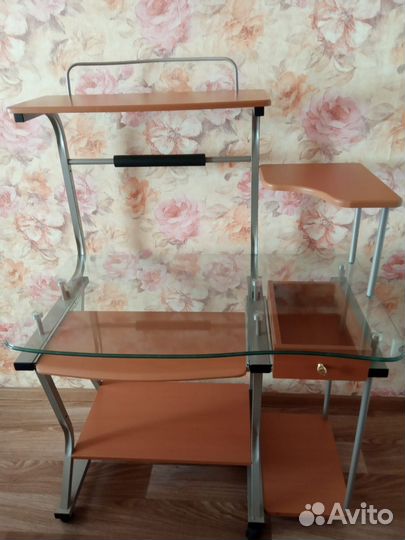 Компьютерный стол