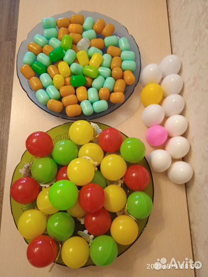 Яйца от киндер сюрпризов + шары от мармелада