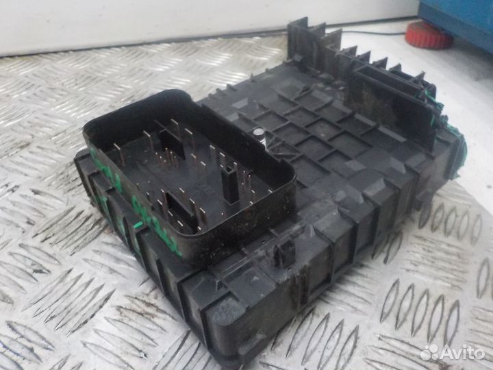 Блок предохранителей (моторный отсек) Volkswagen G