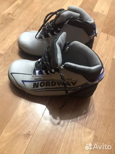 Лыжные ботинки