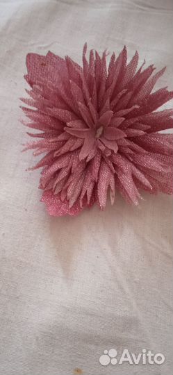 Цветок брошь на платье
