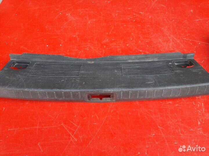 Обшивка багажника Toyota Avensis