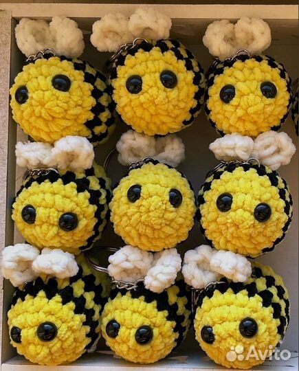 Брелок вязаный Пчёлка