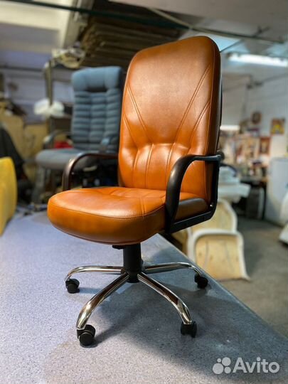 Офисное кресло