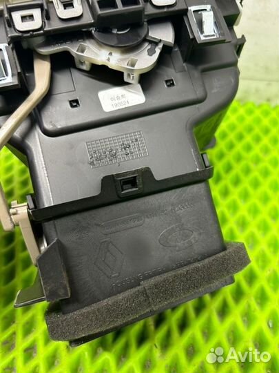 Дефлектор воздушный правый Renault Koleos 2.5 2019