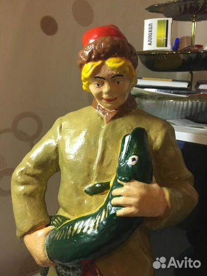 Статуэтка. Гипс. Кунгур. Емеля со щукой