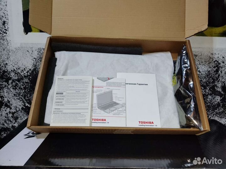 Ноутбук Toshiba полный комплект