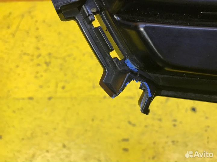 Накладка противотуманной фары передняя левая Ford