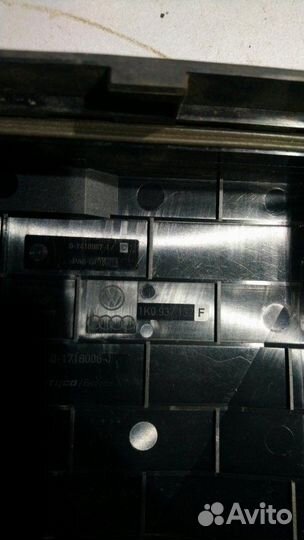 Крышка блока предохранителей Volkswagen Golf 5