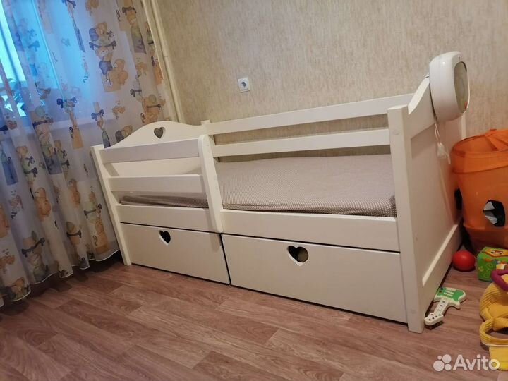Кровать детская с сердечком