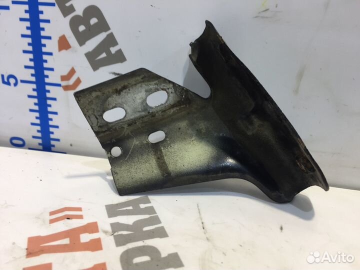 Фольксваген Поло Кронштейн крыла Лев