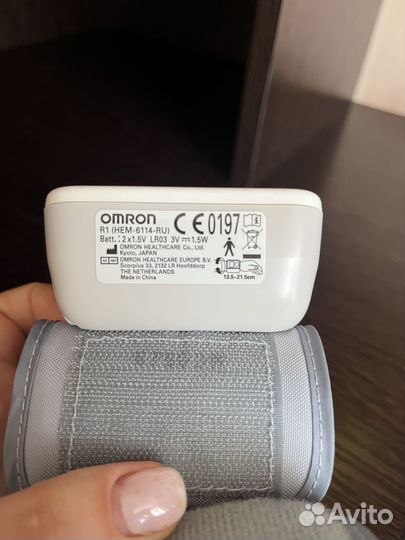 Тонометр omron на запястье