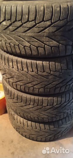 Nokian Tyres Hakkapeliitta R2 SUV 275/45 R20