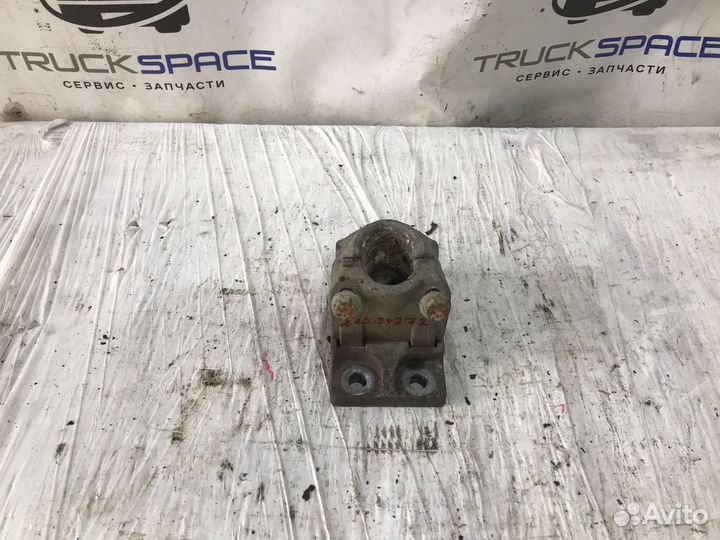 21090272 Кронштейн крыла заднего Volvo