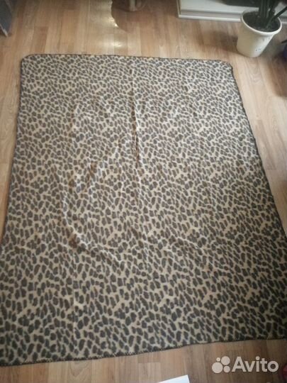 Пледы и покрывало