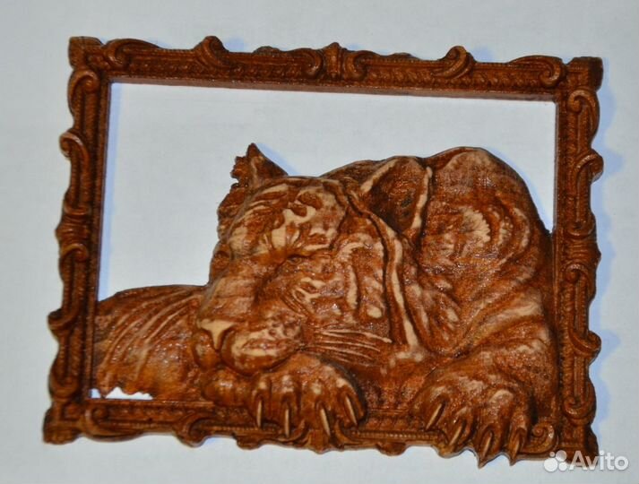 Резное панно из дерева 