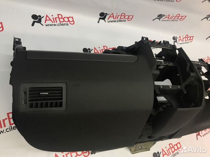 Торпедо панель приборов Opel Zafira