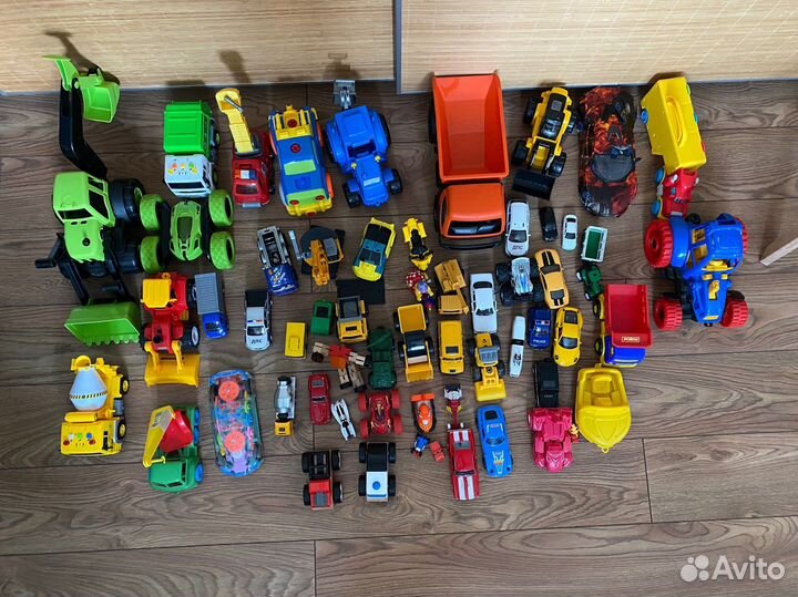 Набор машин игрушек
