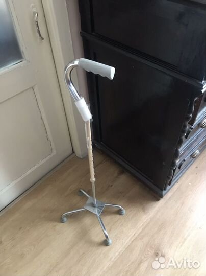 Трость четырехопорная армед