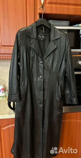 Кожаный плащ женский